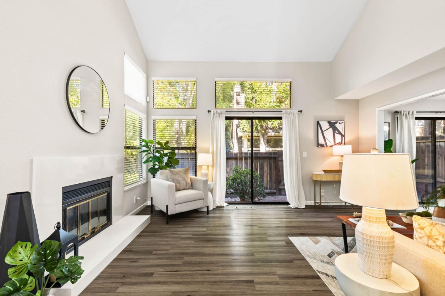 Detail Gallery Image 2 of 33 For 2487 Rebecca Lynn Way, Santa Clara,  CA 95050 - 2 Beds | 2/1 Baths