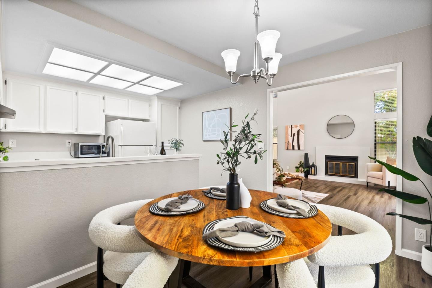 Detail Gallery Image 6 of 33 For 2487 Rebecca Lynn Way, Santa Clara,  CA 95050 - 2 Beds | 2/1 Baths