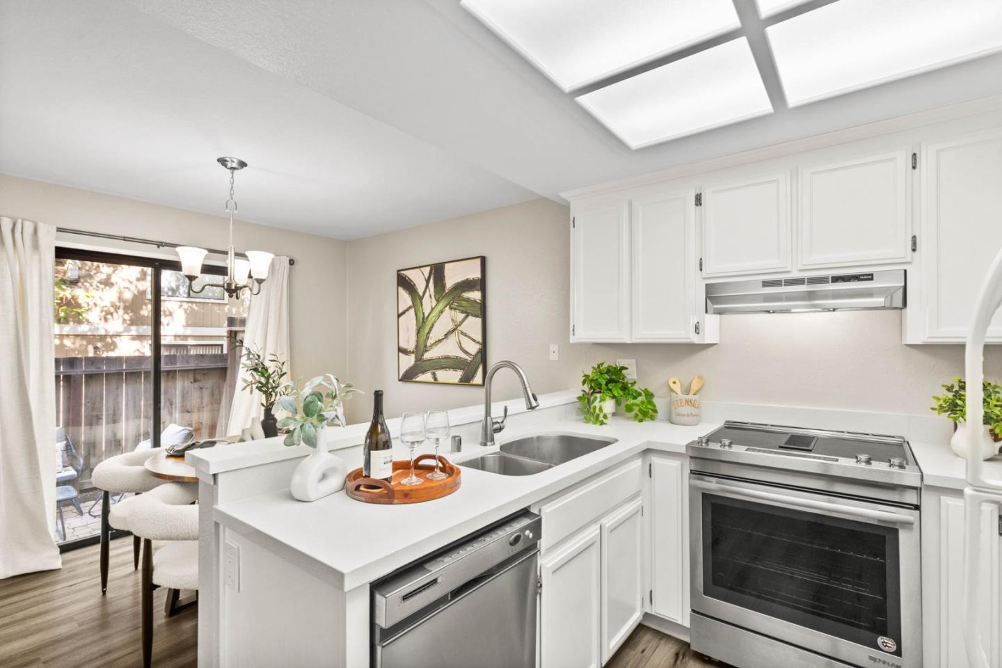 Detail Gallery Image 8 of 33 For 2487 Rebecca Lynn Way, Santa Clara,  CA 95050 - 2 Beds | 2/1 Baths