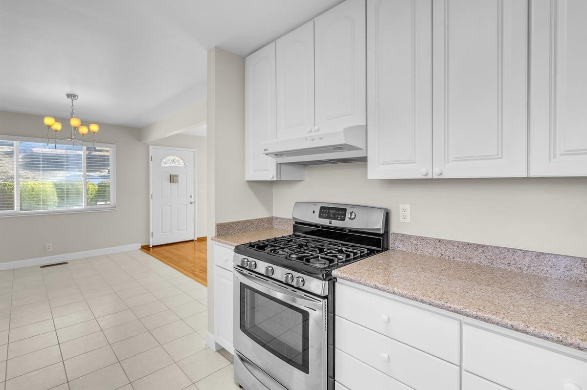 Detail Gallery Image 9 of 28 For 1021 Wheeler St, Seaside,  CA 93955 - 4 Beds | 2 Baths