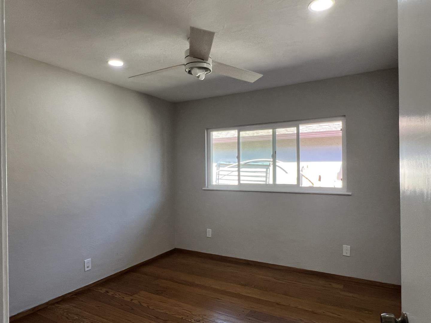 Detail Gallery Image 31 of 54 For 102 Dimaggio Ave, Pittsburg,  CA 94565 - 3 Beds | 2 Baths