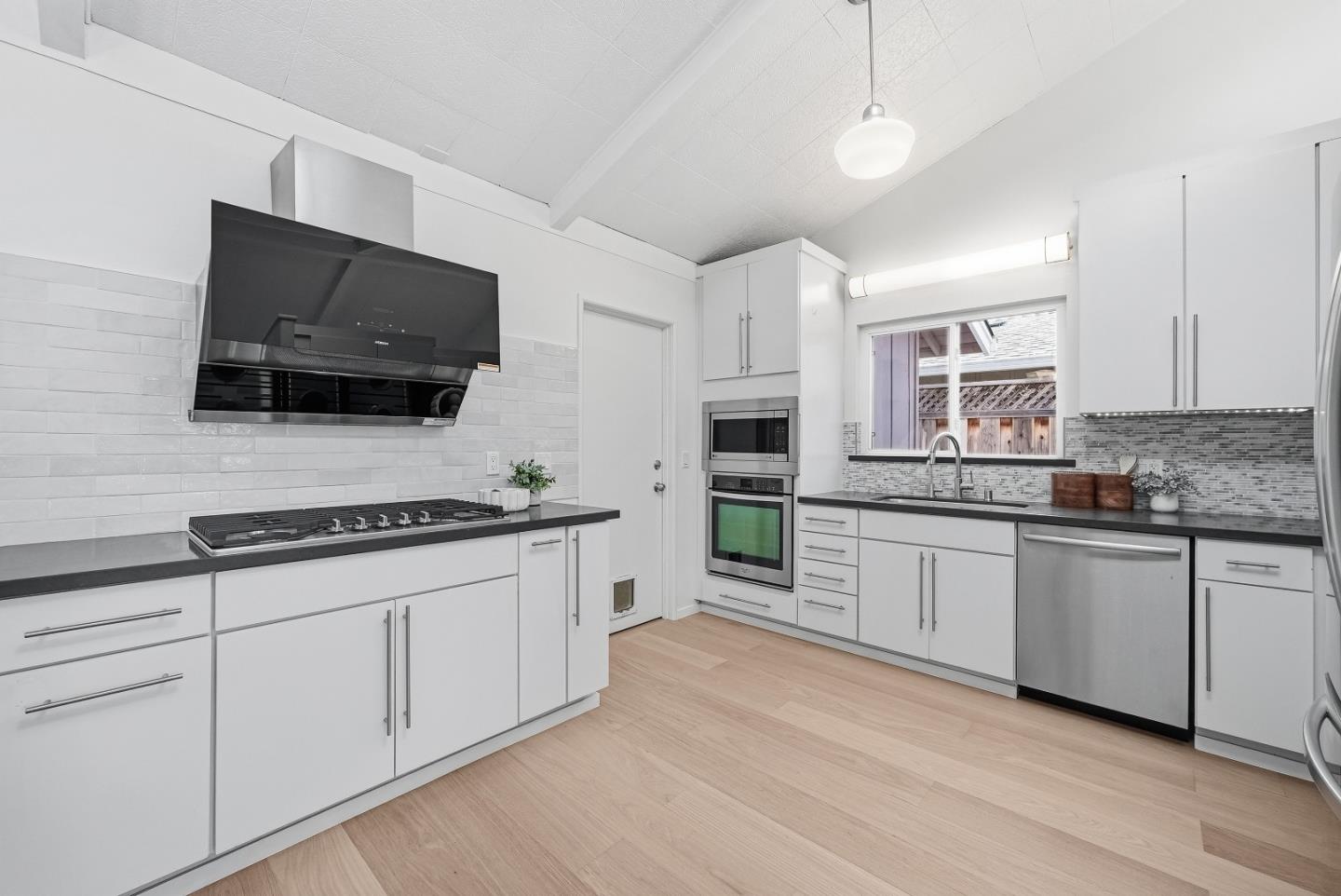 Detail Gallery Image 15 of 45 For 1155 W Mc Kinley Ave, Sunnyvale,  CA 94086 - 3 Beds | 2 Baths