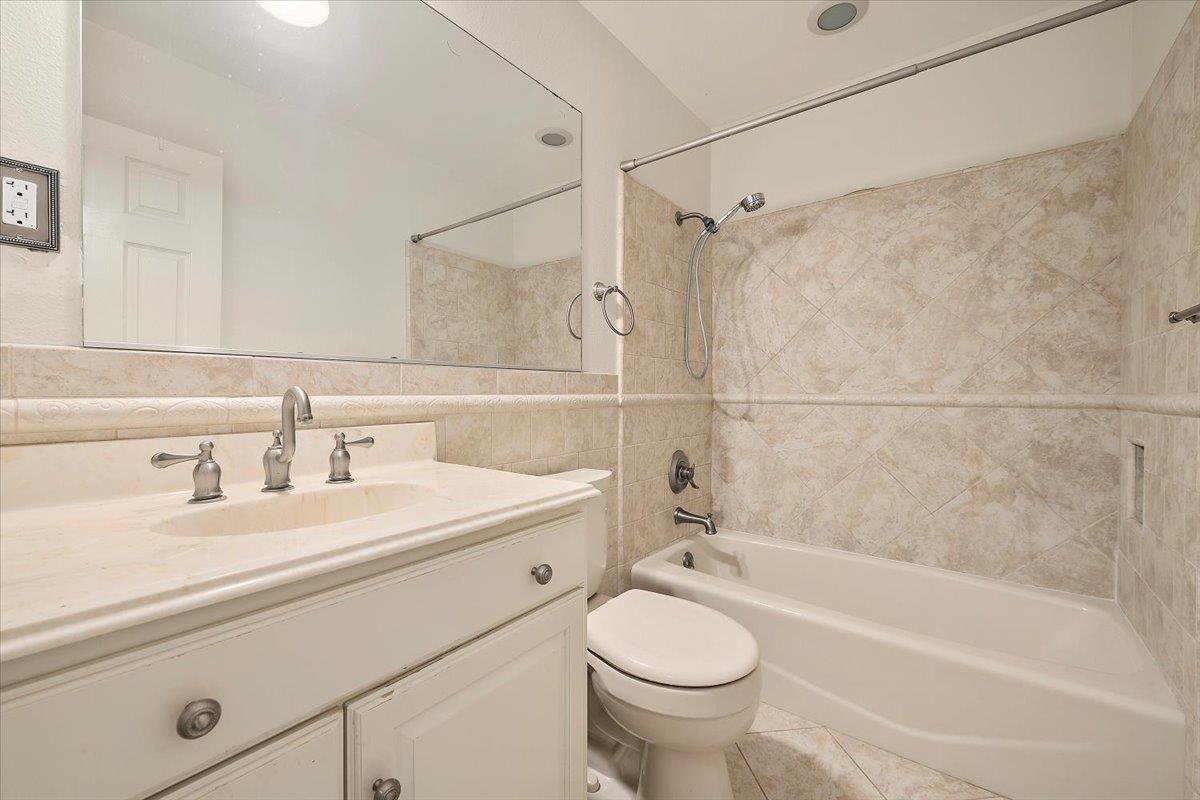 Detail Gallery Image 11 of 21 For 2114 Ardis Dr, San Jose,  CA 95125 - 4 Beds | 2 Baths