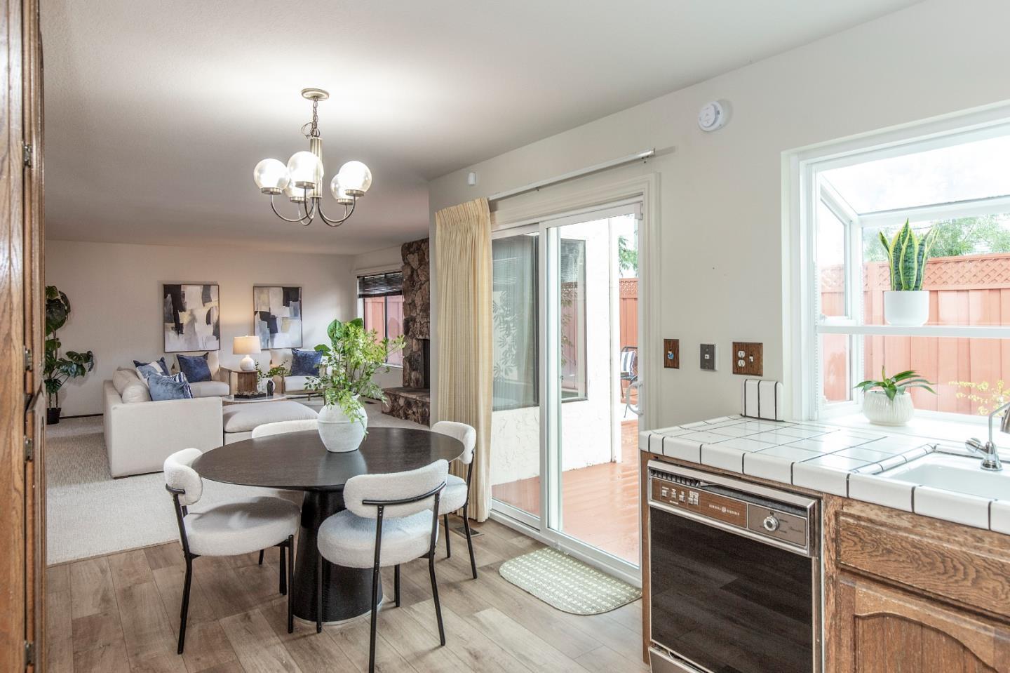 Detail Gallery Image 12 of 31 For 4815 Capistrano Ave, San Jose,  CA 95129 - 3 Beds | 2/1 Baths