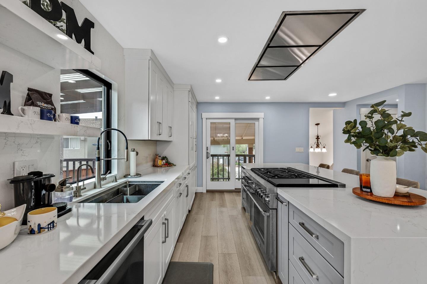 Detail Gallery Image 11 of 44 For 19 Elk Ct, Pacifica,  CA 94044 - 3 Beds | 3 Baths