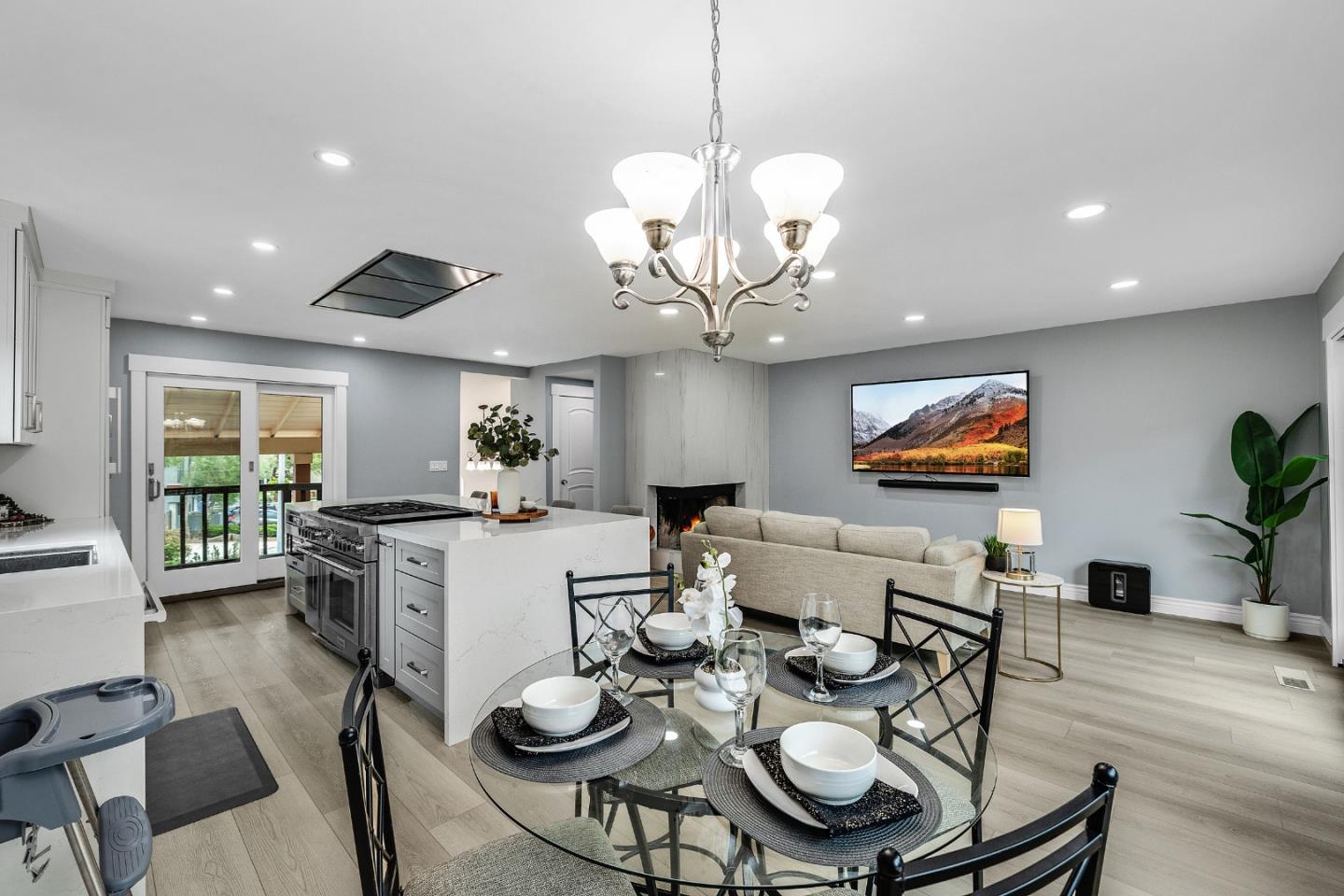 Detail Gallery Image 12 of 44 For 19 Elk Ct, Pacifica,  CA 94044 - 3 Beds | 3 Baths