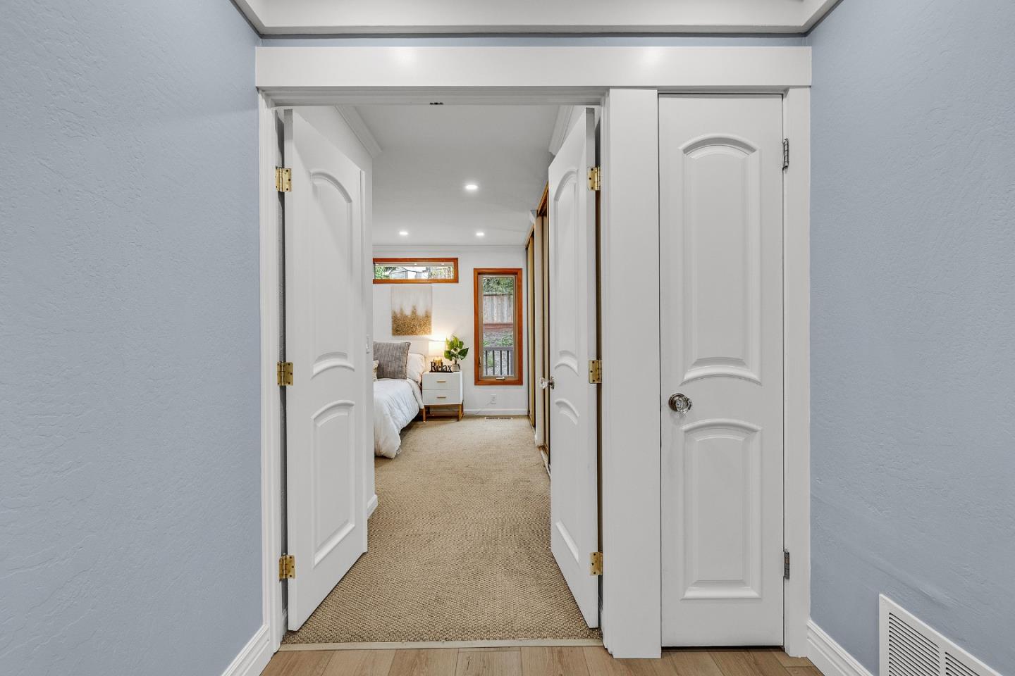 Detail Gallery Image 14 of 44 For 19 Elk Ct, Pacifica,  CA 94044 - 3 Beds | 3 Baths