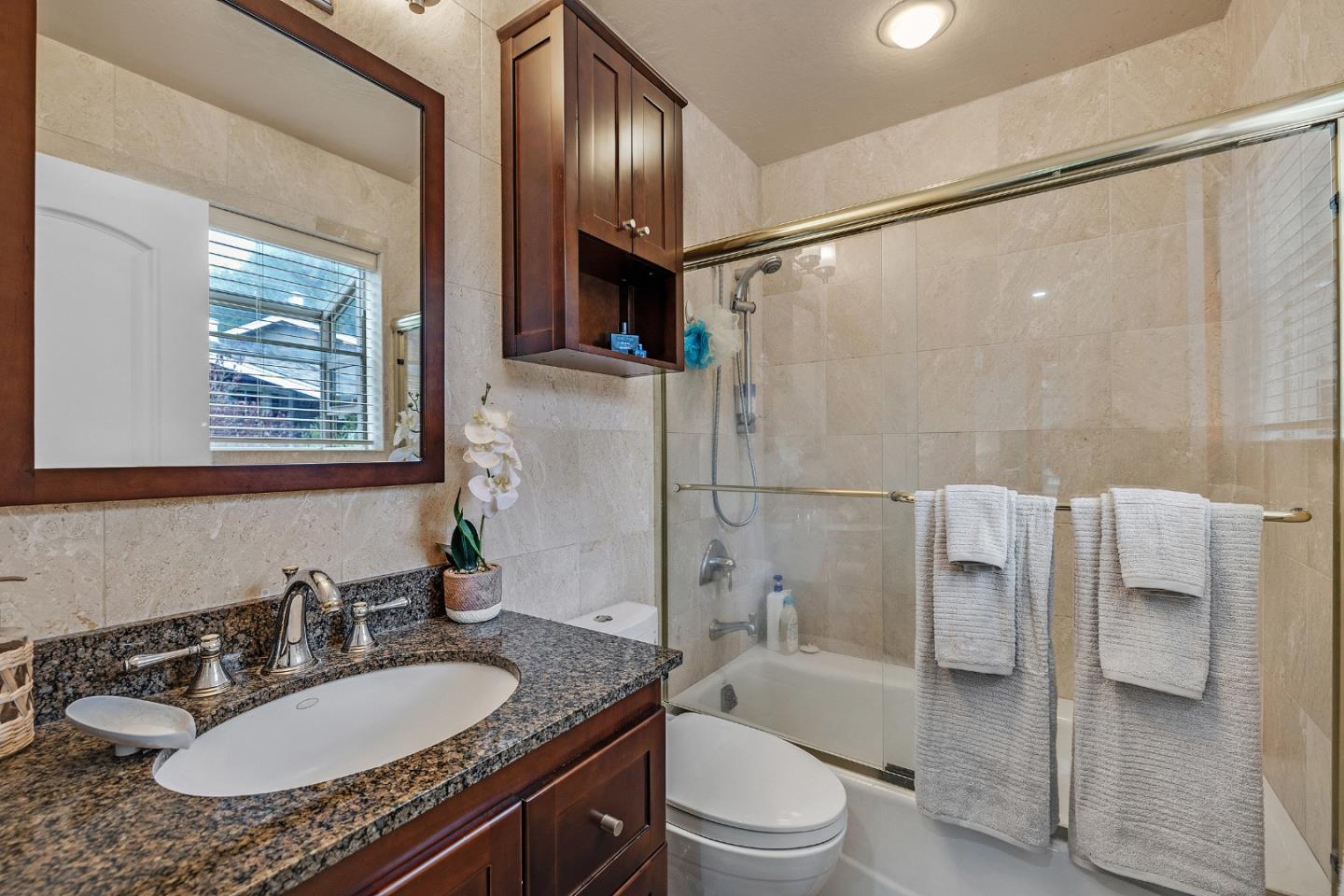 Detail Gallery Image 17 of 44 For 19 Elk Ct, Pacifica,  CA 94044 - 3 Beds | 3 Baths