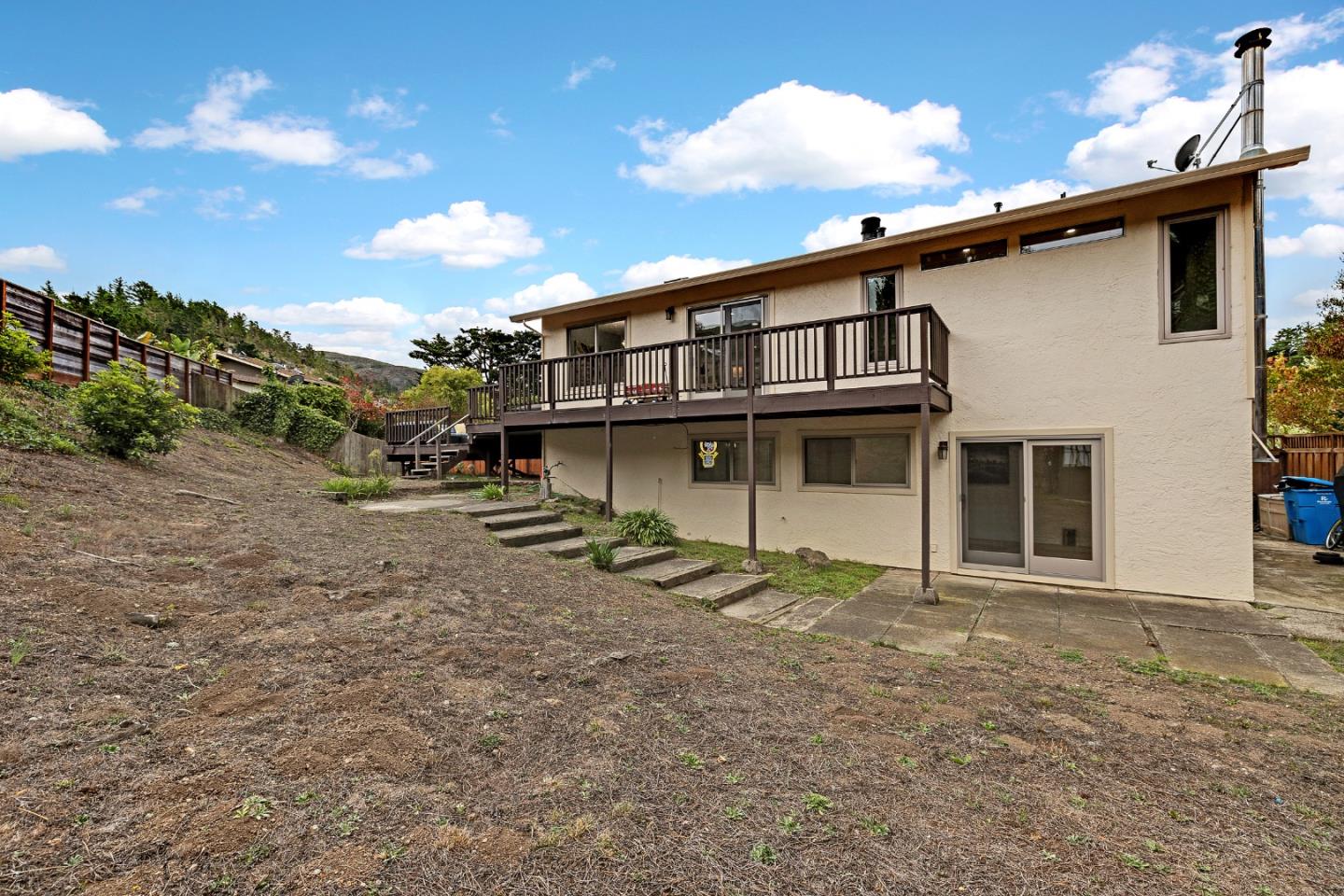 Detail Gallery Image 32 of 44 For 19 Elk Ct, Pacifica,  CA 94044 - 3 Beds | 3 Baths