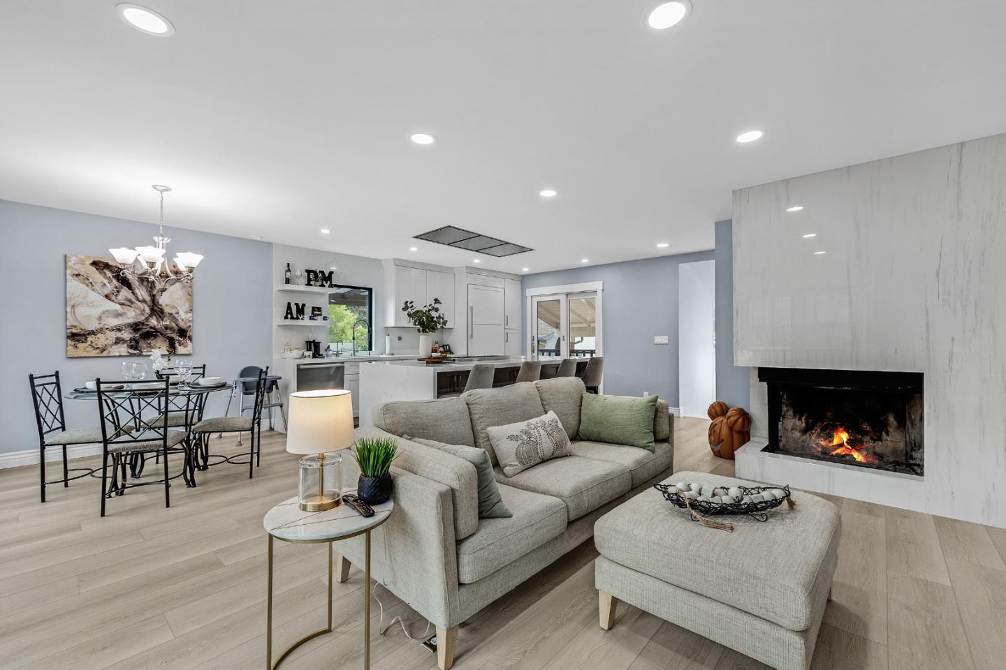 Detail Gallery Image 6 of 44 For 19 Elk Ct, Pacifica,  CA 94044 - 3 Beds | 3 Baths