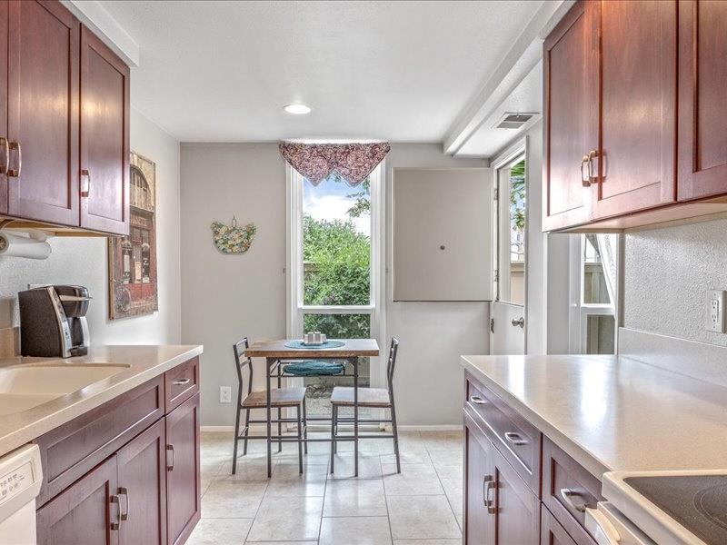 Detail Gallery Image 14 of 18 For 451 Dela Vina Ave #405,  Monterey,  CA 93940 - 2 Beds | 1/1 Baths