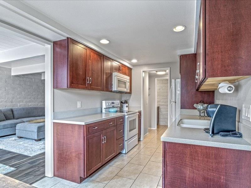 Detail Gallery Image 15 of 18 For 451 Dela Vina Ave #405,  Monterey,  CA 93940 - 2 Beds | 1/1 Baths