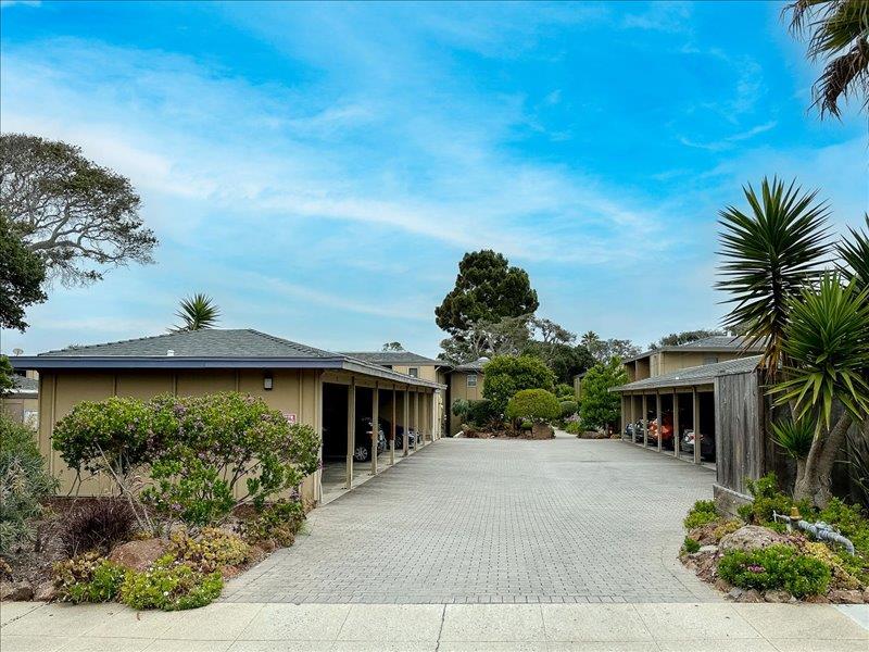 Detail Gallery Image 2 of 18 For 451 Dela Vina Ave #405,  Monterey,  CA 93940 - 2 Beds | 1/1 Baths