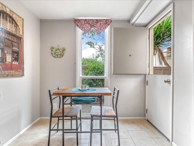 Detail Gallery Image 5 of 18 For 451 Dela Vina Ave #405,  Monterey,  CA 93940 - 2 Beds | 1/1 Baths