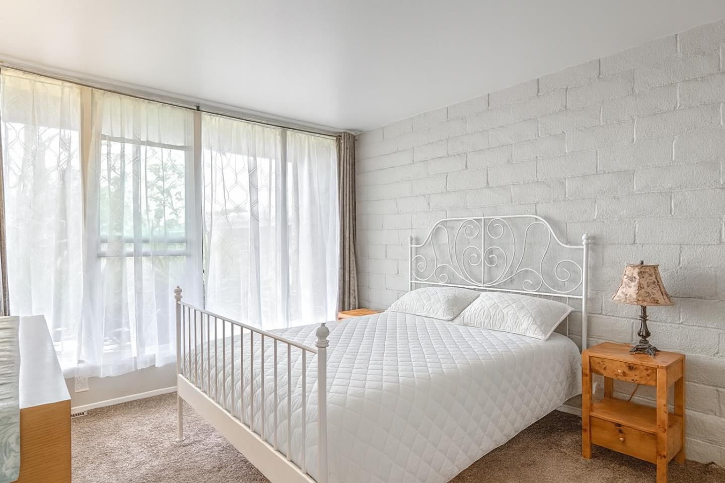 Detail Gallery Image 6 of 18 For 451 Dela Vina Ave #405,  Monterey,  CA 93940 - 2 Beds | 1/1 Baths