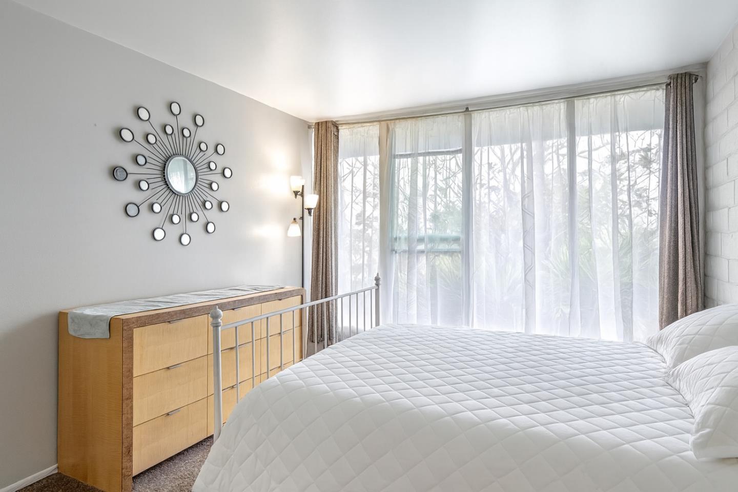 Detail Gallery Image 7 of 18 For 451 Dela Vina Ave #405,  Monterey,  CA 93940 - 2 Beds | 1/1 Baths