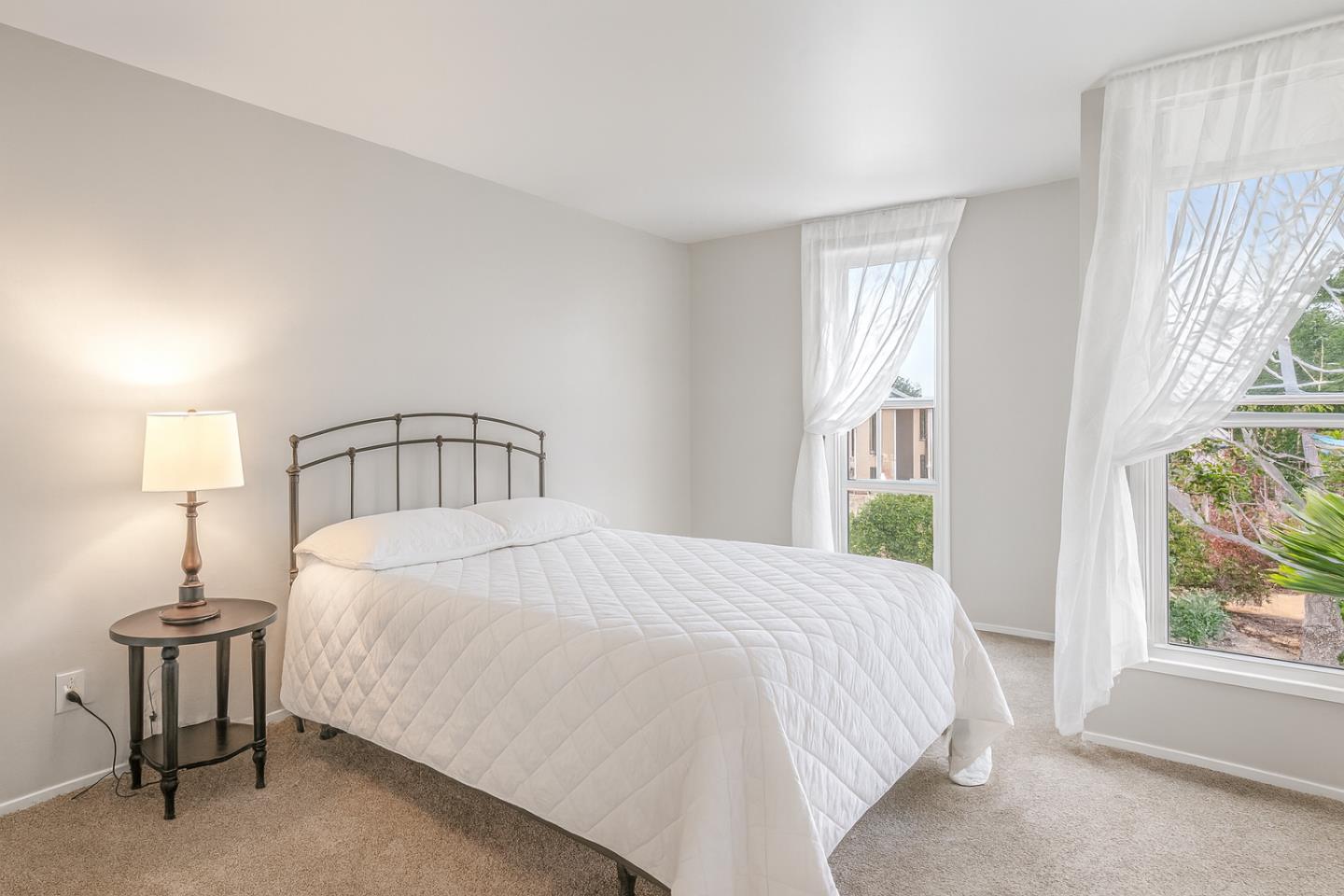 Detail Gallery Image 9 of 18 For 451 Dela Vina Ave #405,  Monterey,  CA 93940 - 2 Beds | 1/1 Baths