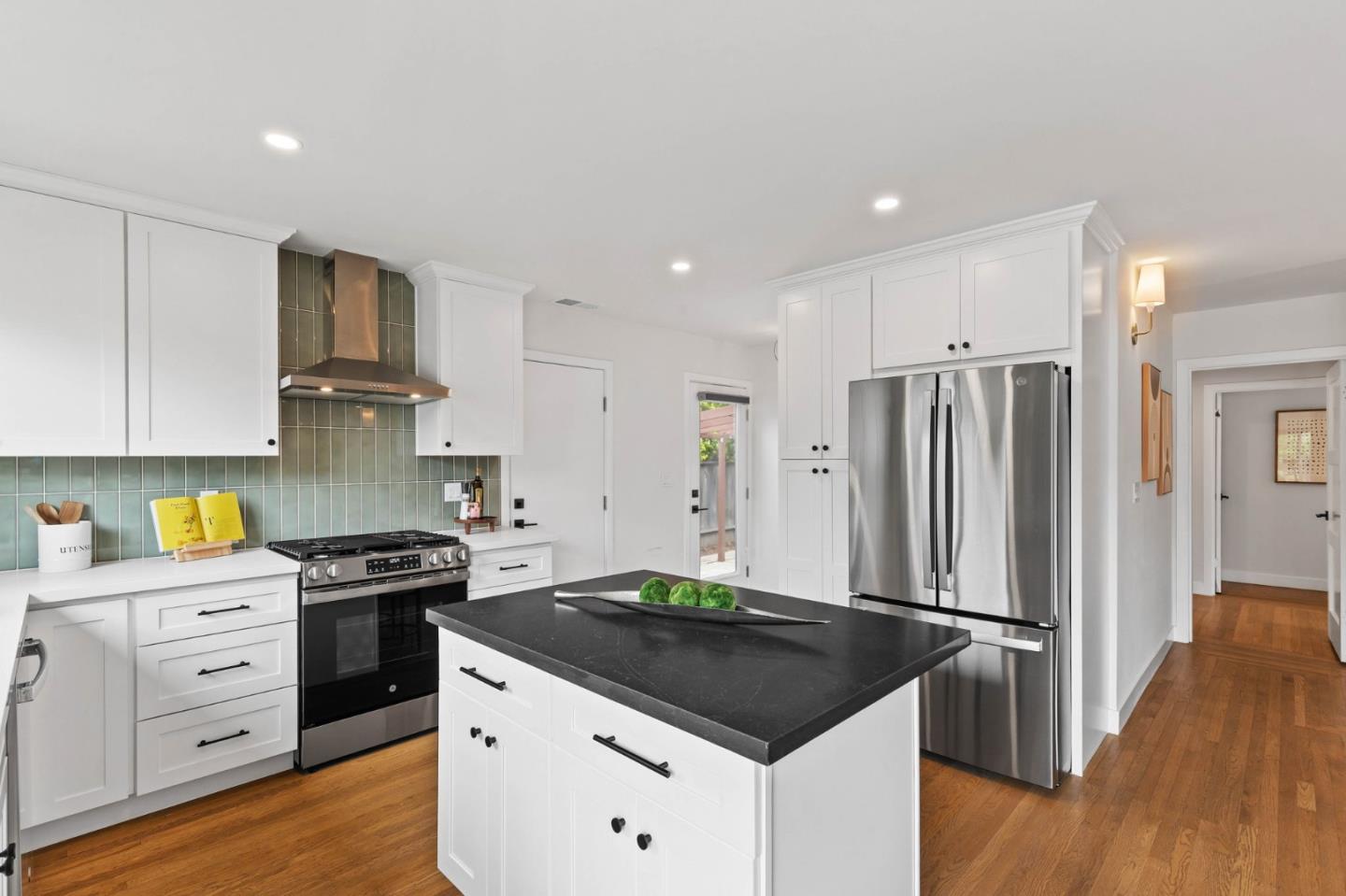 Detail Gallery Image 12 of 31 For 21476 Orange Ave, Castro Valley,  CA 94546 - 3 Beds | 2/1 Baths