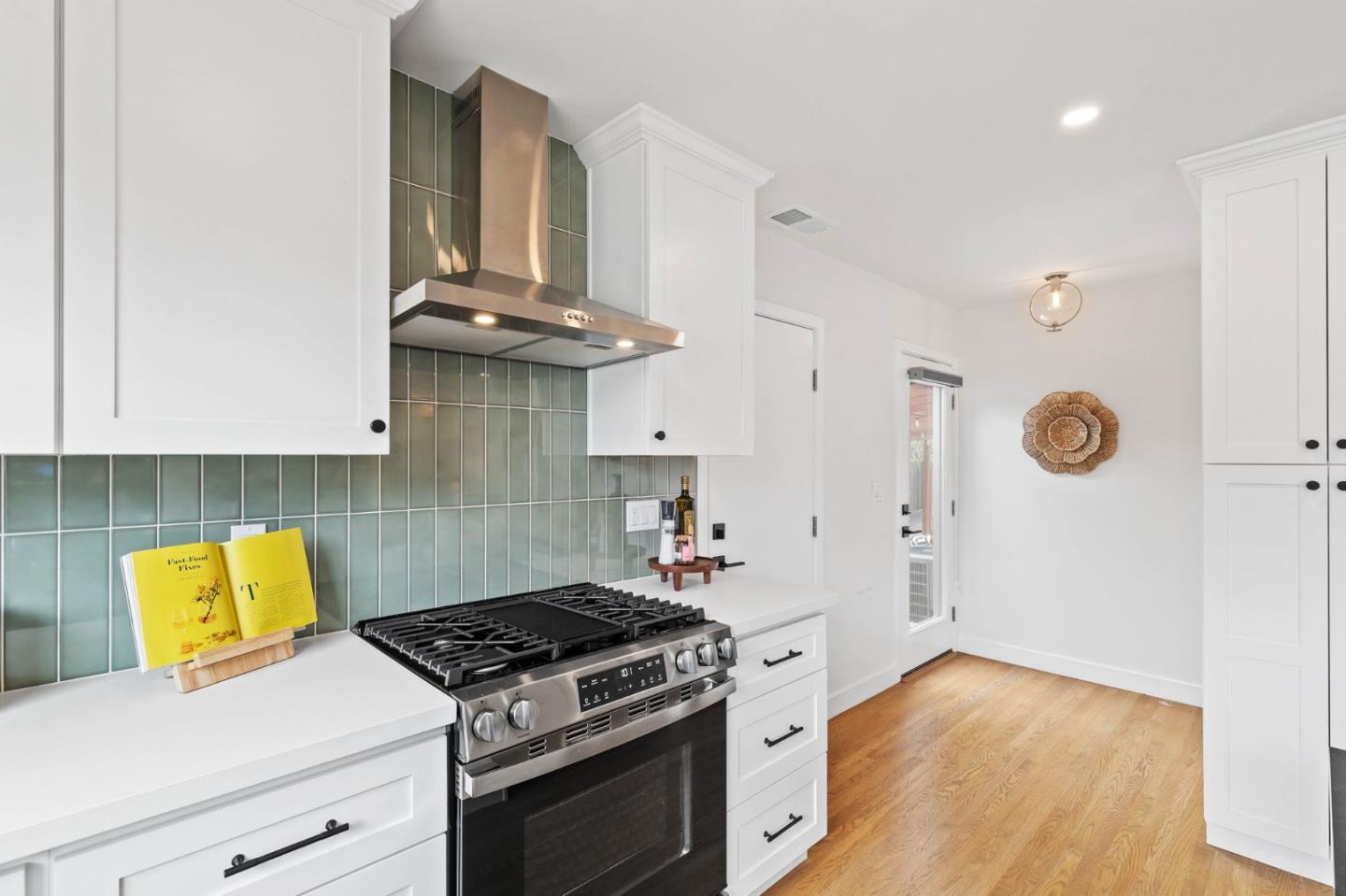 Detail Gallery Image 14 of 31 For 21476 Orange Ave, Castro Valley,  CA 94546 - 3 Beds | 2/1 Baths