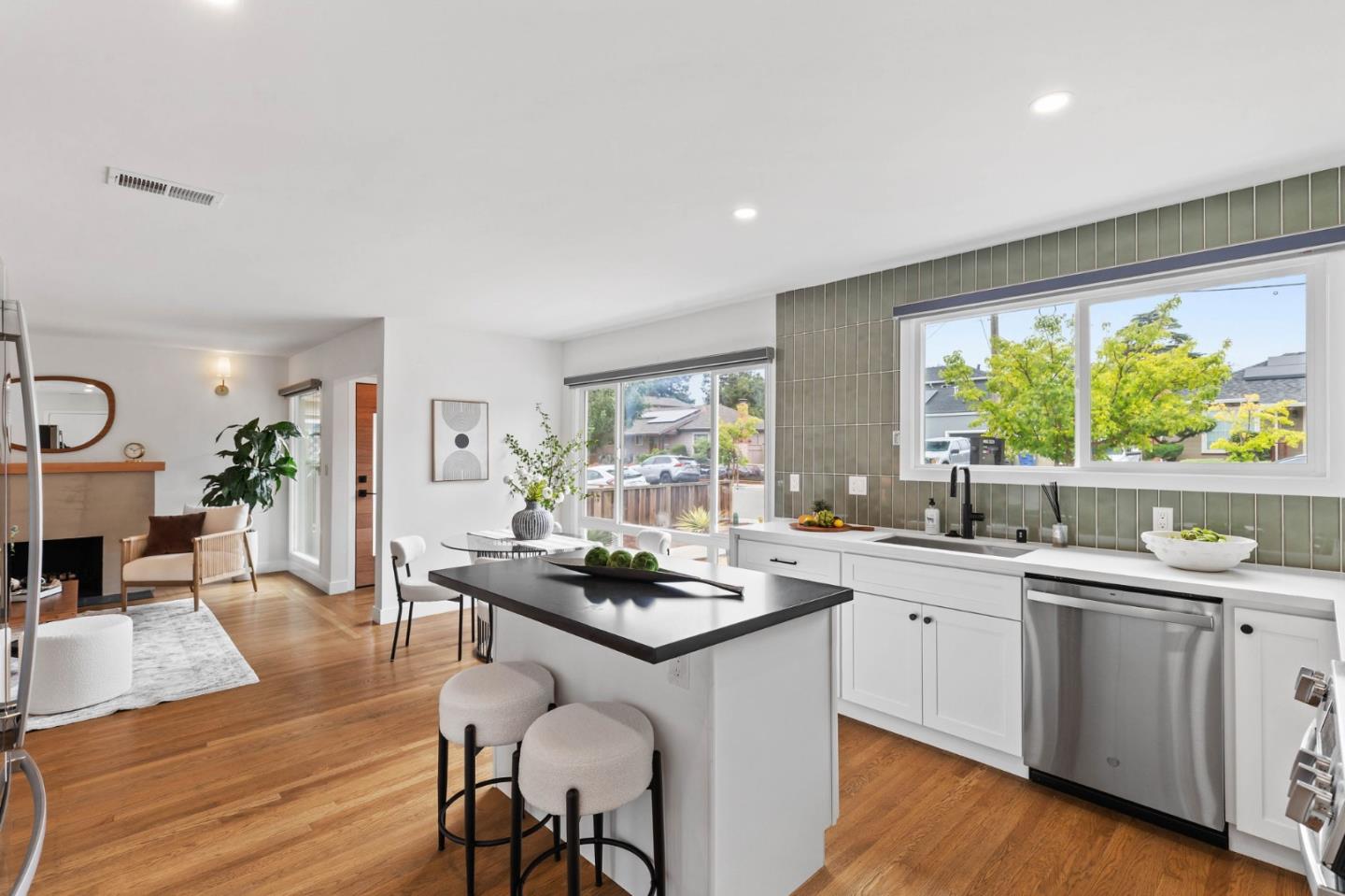 Detail Gallery Image 16 of 31 For 21476 Orange Ave, Castro Valley,  CA 94546 - 3 Beds | 2/1 Baths