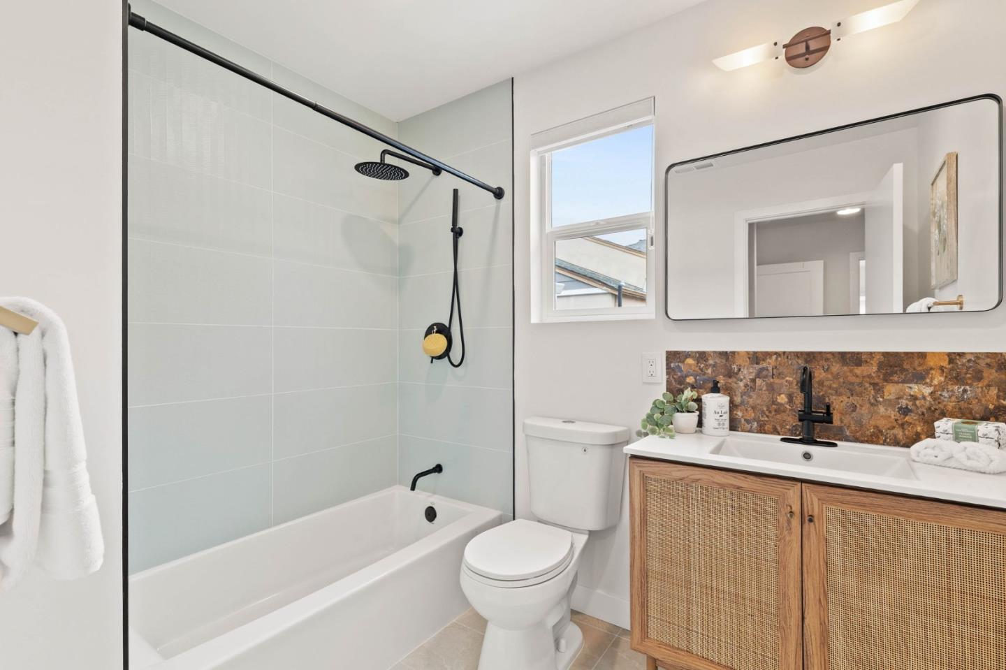 Detail Gallery Image 19 of 31 For 21476 Orange Ave, Castro Valley,  CA 94546 - 3 Beds | 2/1 Baths