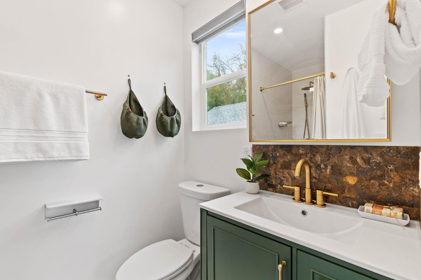 Detail Gallery Image 23 of 31 For 21476 Orange Ave, Castro Valley,  CA 94546 - 3 Beds | 2/1 Baths