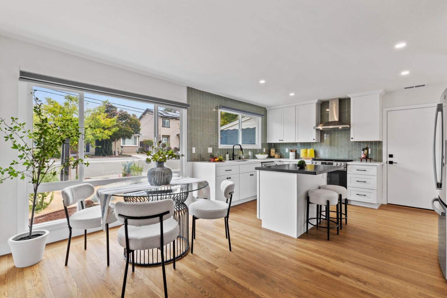 Detail Gallery Image 9 of 31 For 21476 Orange Ave, Castro Valley,  CA 94546 - 3 Beds | 2/1 Baths