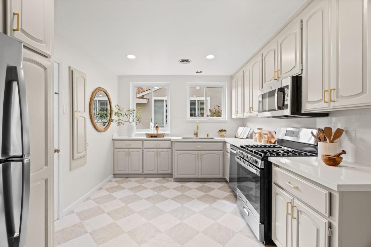 Detail Gallery Image 13 of 69 For 2475 Fernwood Ave, San Jose,  CA 95128 - 3 Beds | 1 Baths