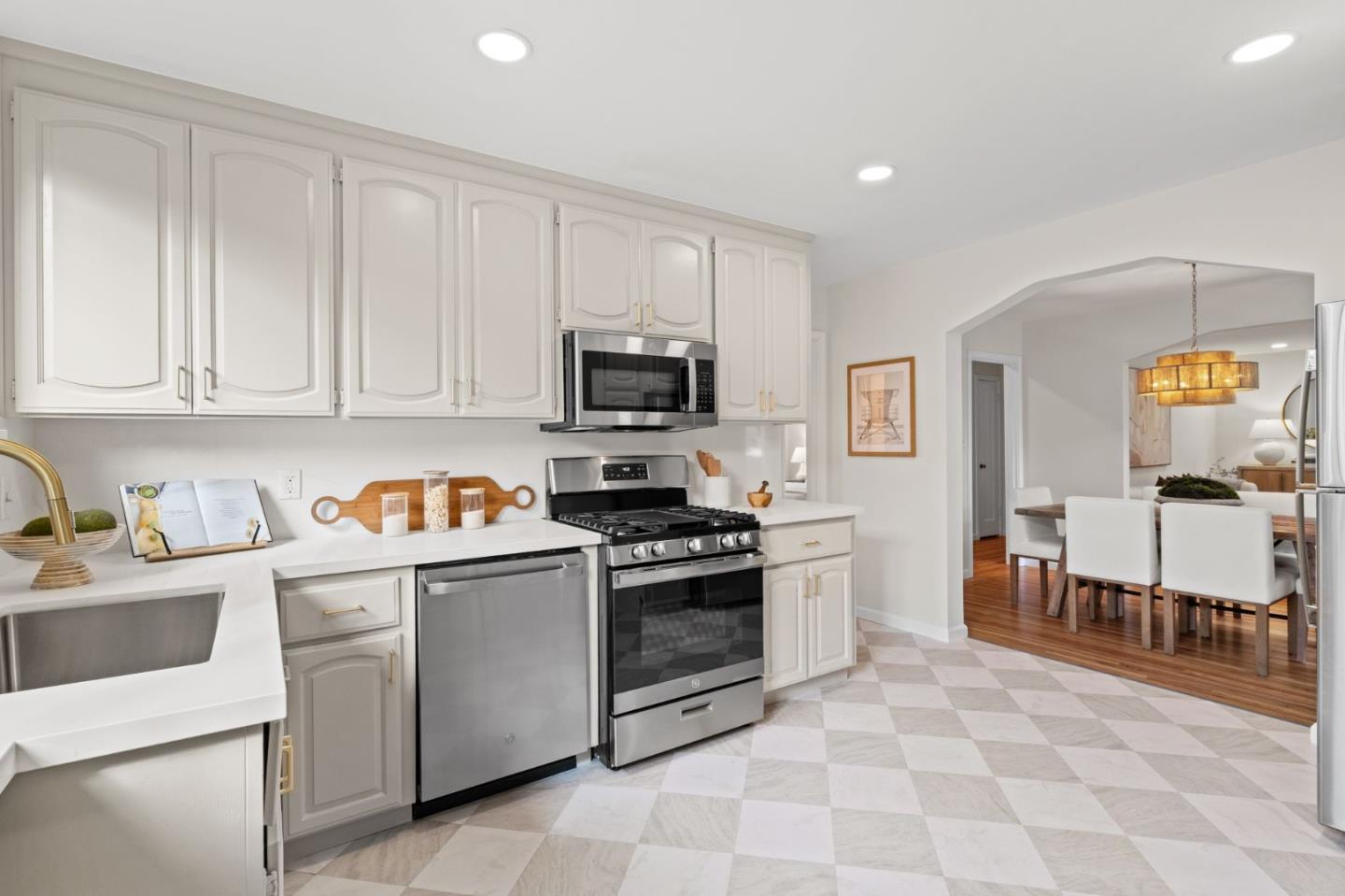 Detail Gallery Image 15 of 69 For 2475 Fernwood Ave, San Jose,  CA 95128 - 3 Beds | 1 Baths