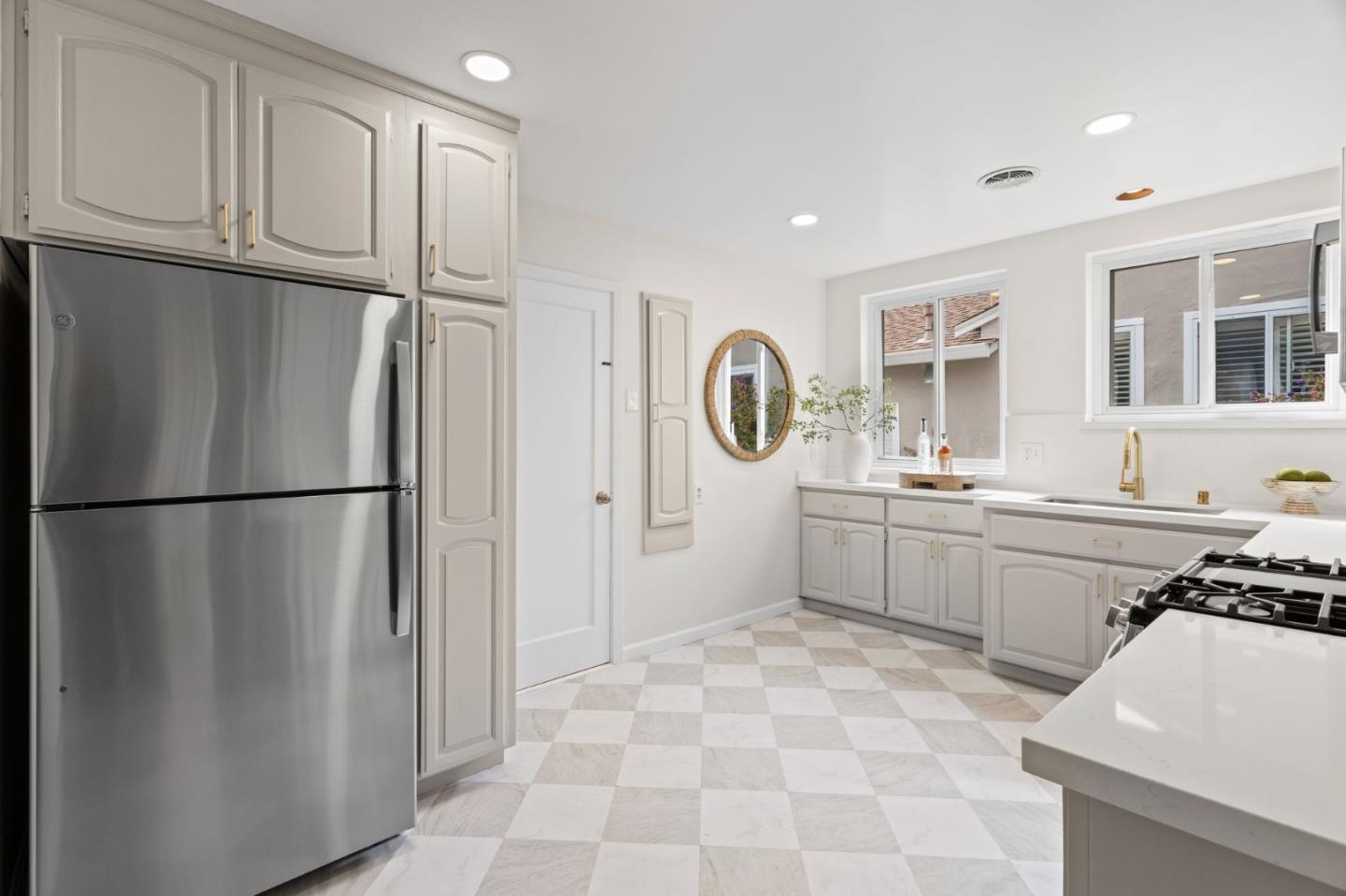 Detail Gallery Image 16 of 69 For 2475 Fernwood Ave, San Jose,  CA 95128 - 3 Beds | 1 Baths