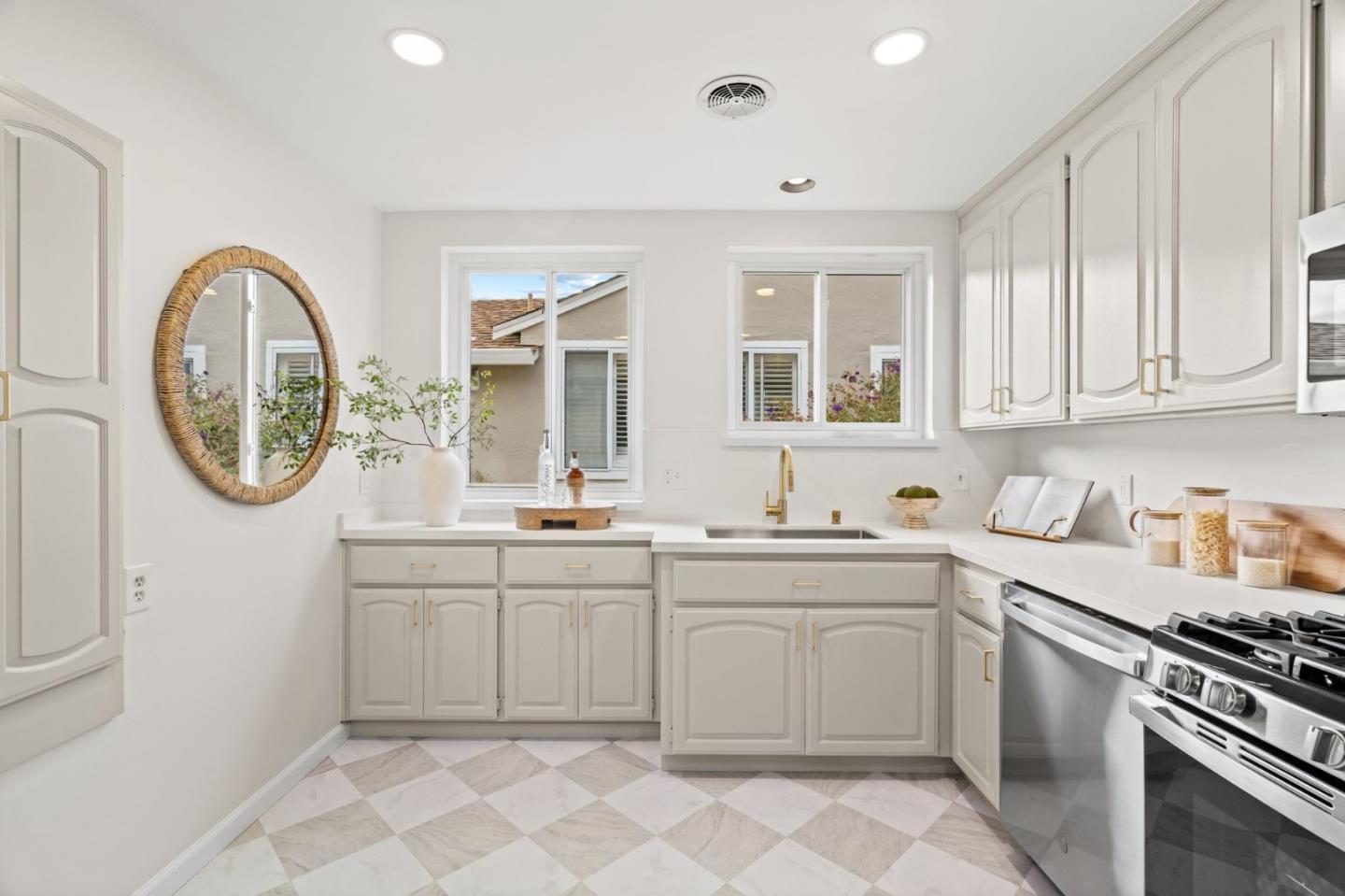 Detail Gallery Image 19 of 69 For 2475 Fernwood Ave, San Jose,  CA 95128 - 3 Beds | 1 Baths