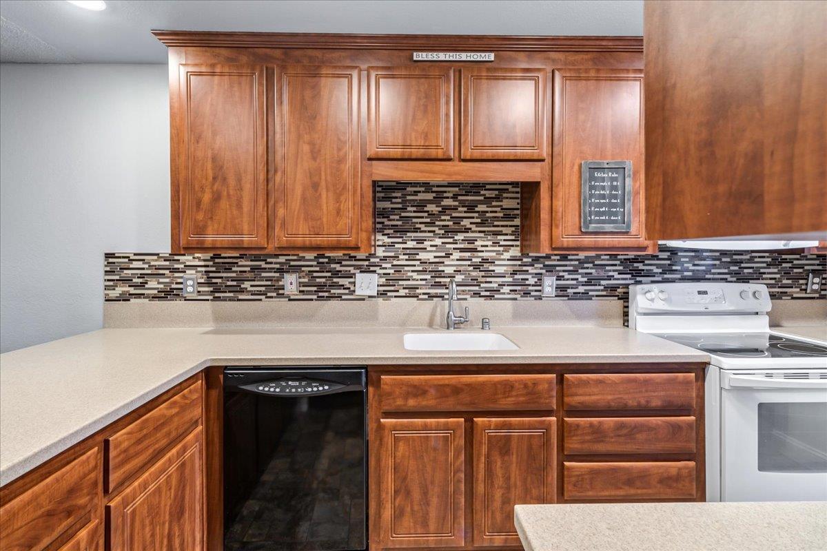 Detail Gallery Image 5 of 31 For 166 Kern St #19,  Salinas,  CA 93905 - 1 Beds | 2 Baths