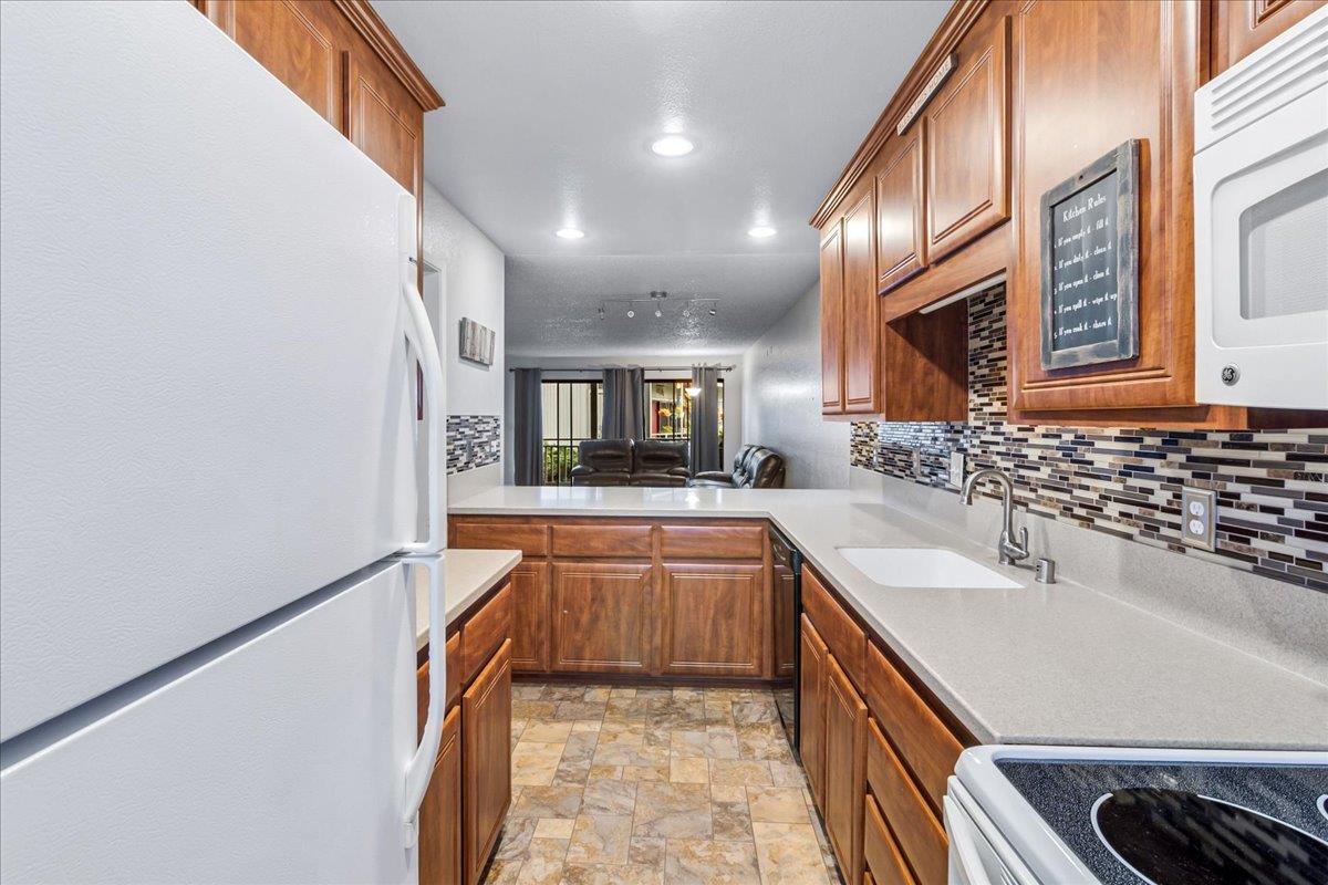 Detail Gallery Image 7 of 31 For 166 Kern St #19,  Salinas,  CA 93905 - 1 Beds | 2 Baths