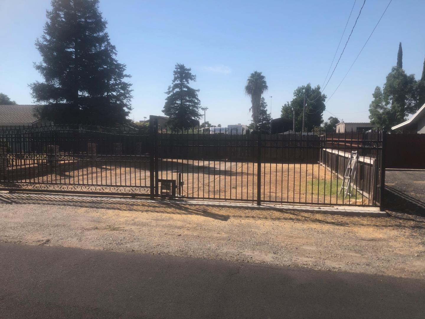 Detail Gallery Image 4 of 13 For 628 Williams Ave, Turlock,  CA 95380 - 4 Beds | 4 Baths