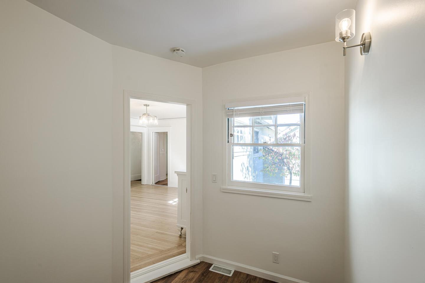 Detail Gallery Image 11 of 34 For 1316 Bernal Ave, Burlingame,  CA 94010 - 2 Beds | 1/1 Baths