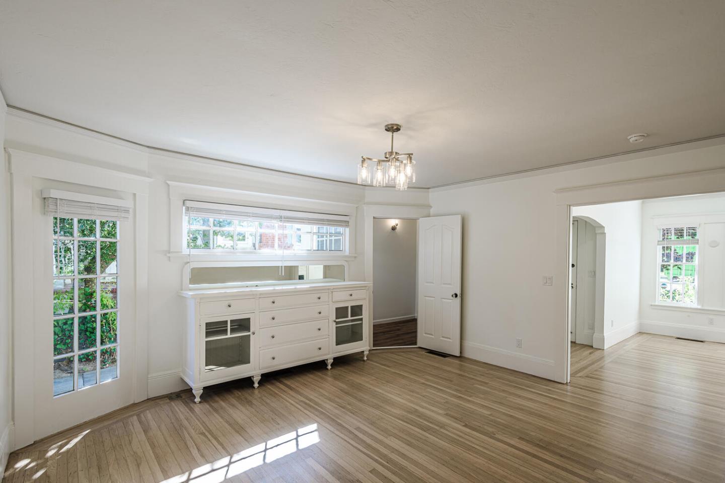 Detail Gallery Image 12 of 34 For 1316 Bernal Ave, Burlingame,  CA 94010 - 2 Beds | 1/1 Baths