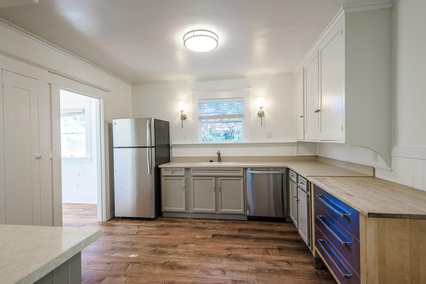 Detail Gallery Image 13 of 34 For 1316 Bernal Ave, Burlingame,  CA 94010 - 2 Beds | 1/1 Baths