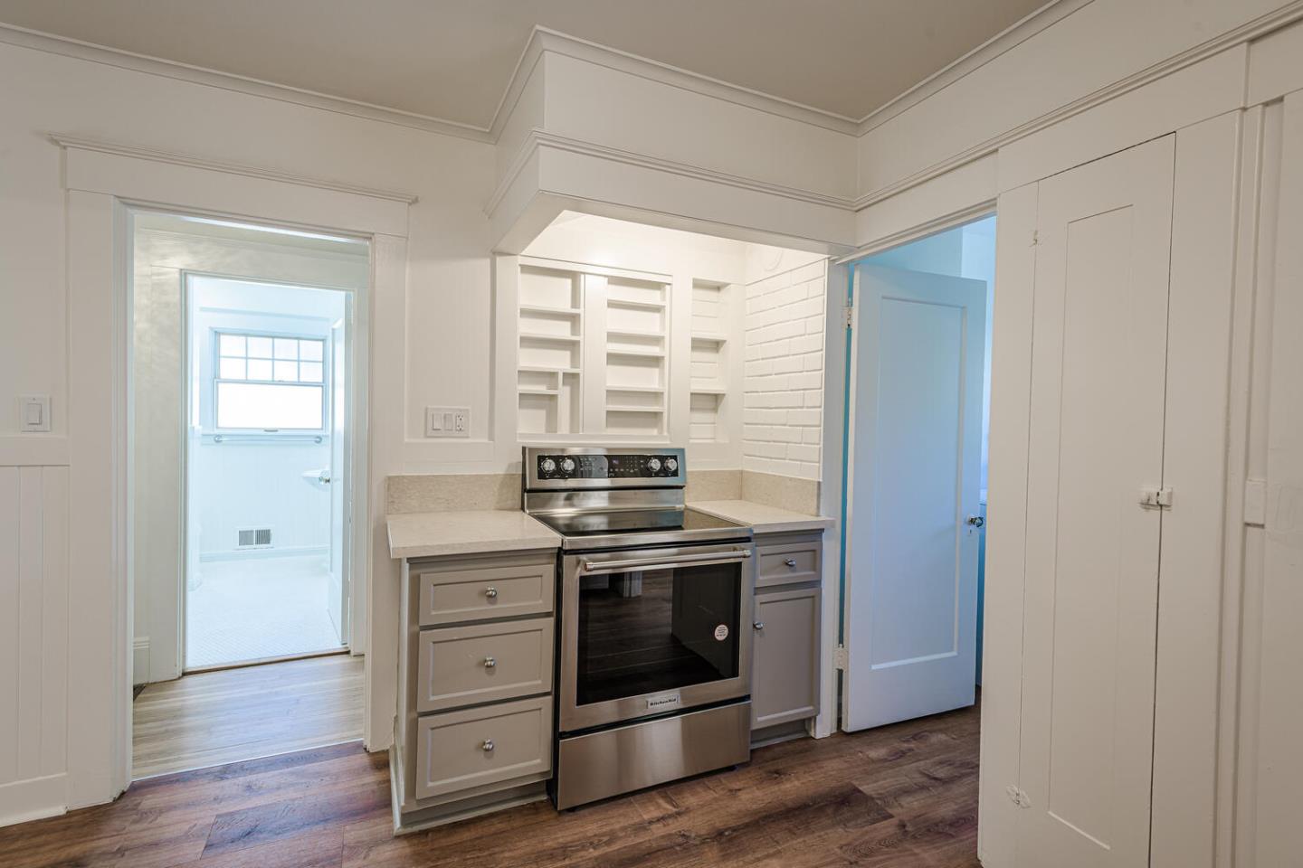 Detail Gallery Image 14 of 34 For 1316 Bernal Ave, Burlingame,  CA 94010 - 2 Beds | 1/1 Baths