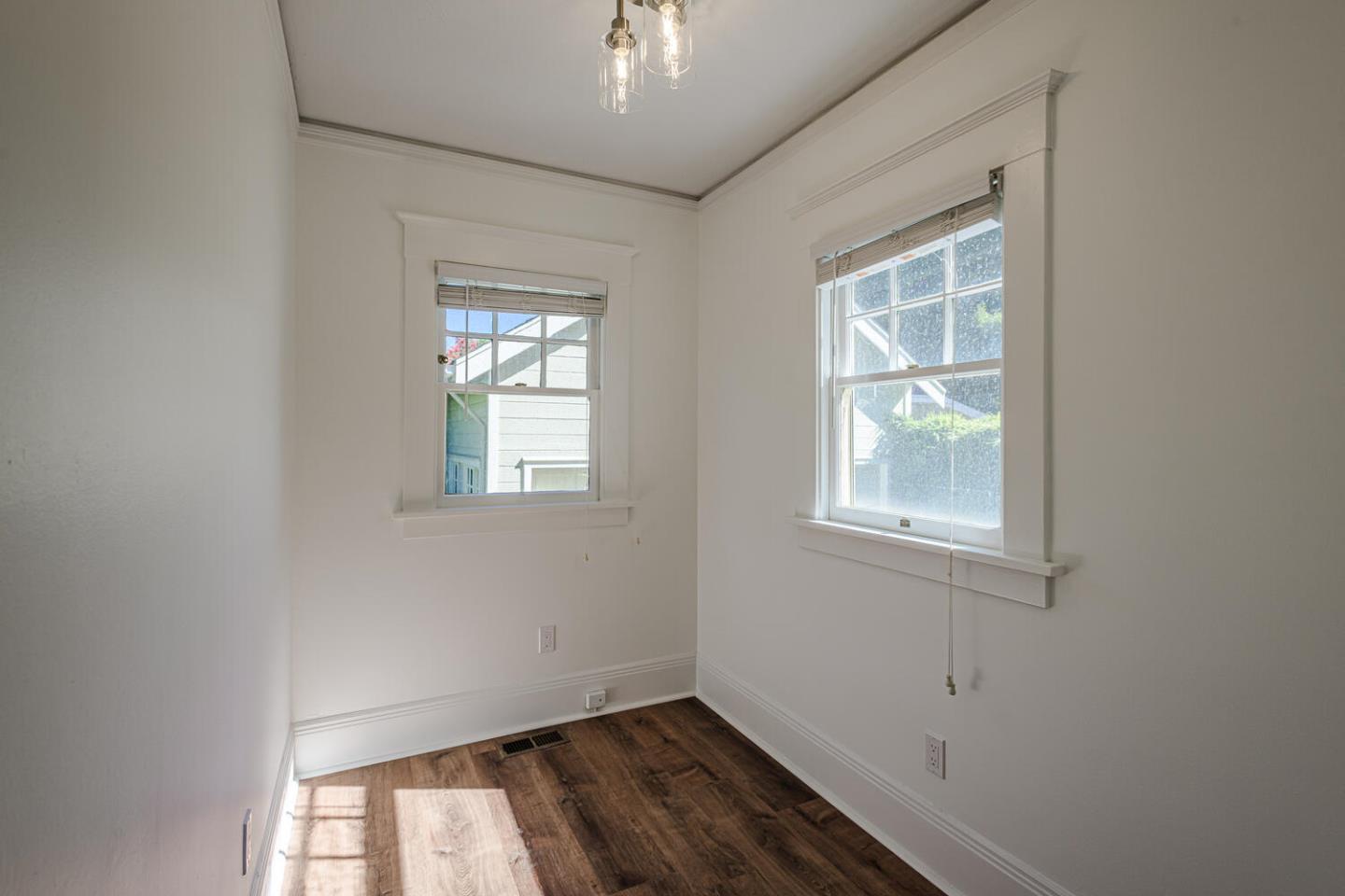 Detail Gallery Image 16 of 34 For 1316 Bernal Ave, Burlingame,  CA 94010 - 2 Beds | 1/1 Baths