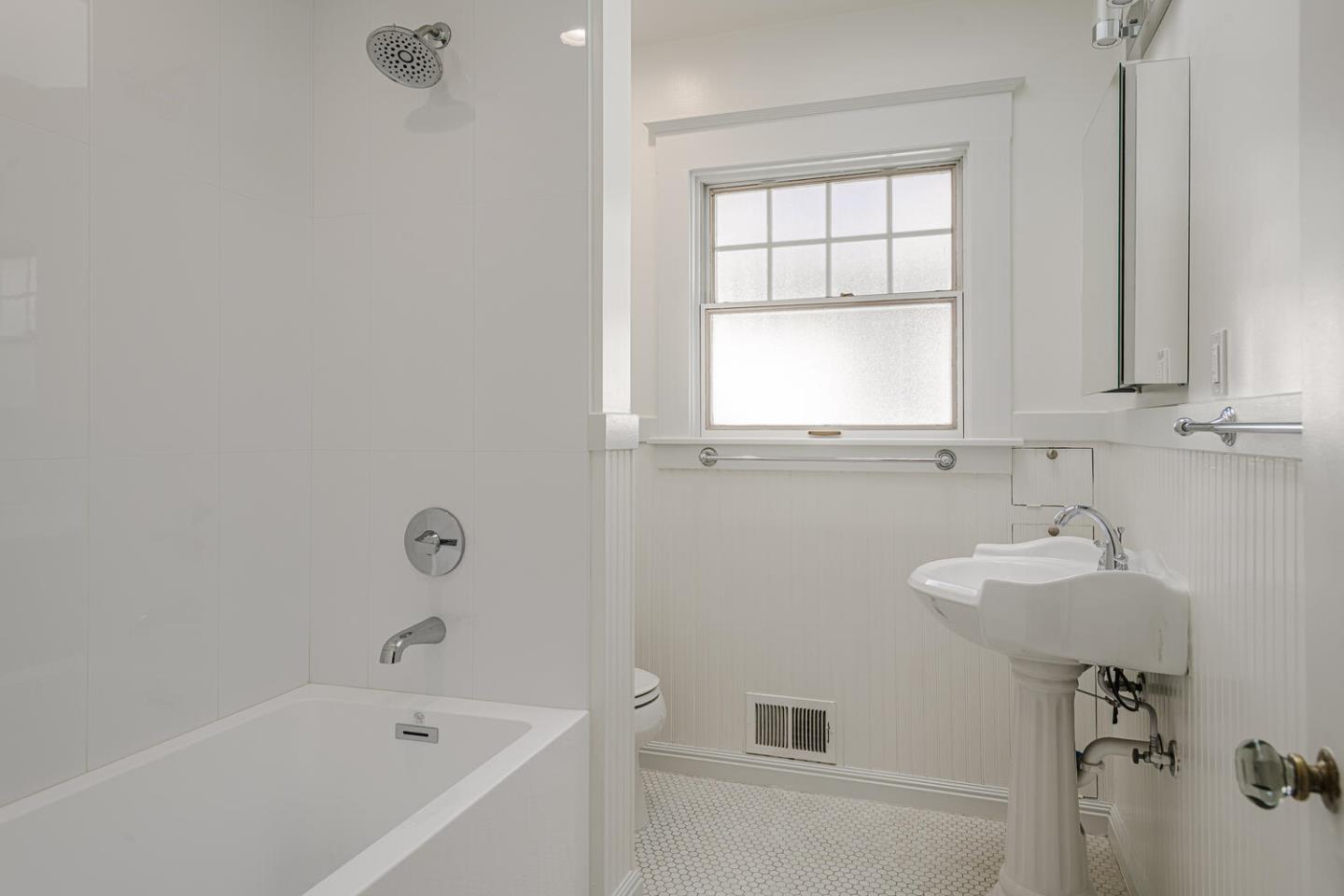 Detail Gallery Image 24 of 34 For 1316 Bernal Ave, Burlingame,  CA 94010 - 2 Beds | 1/1 Baths