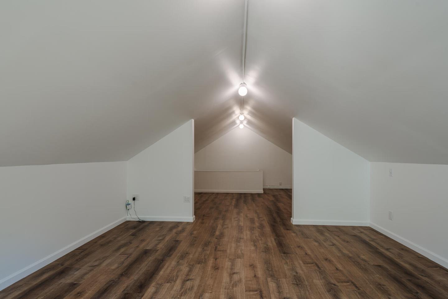 Detail Gallery Image 28 of 34 For 1316 Bernal Ave, Burlingame,  CA 94010 - 2 Beds | 1/1 Baths