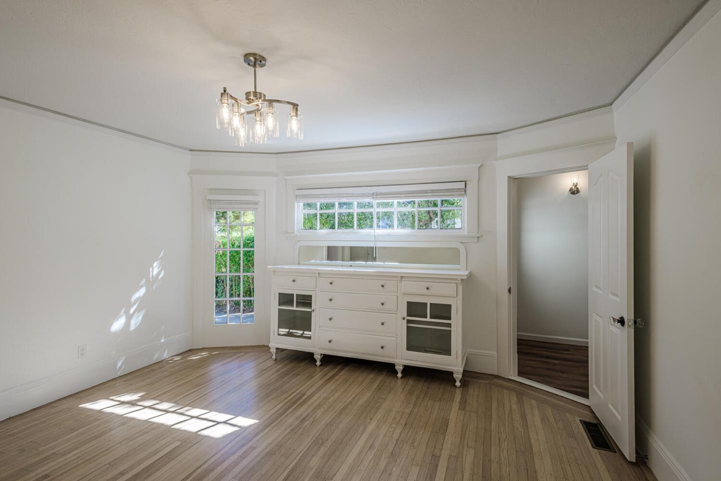 Detail Gallery Image 7 of 34 For 1316 Bernal Ave, Burlingame,  CA 94010 - 2 Beds | 1/1 Baths