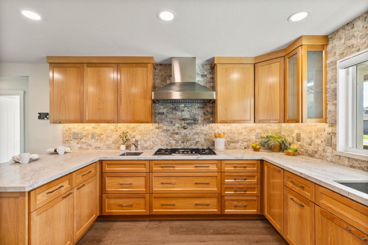 Detail Gallery Image 8 of 36 For 2772 Quinto Way, San Jose,  CA 95124 - 4 Beds | 2 Baths