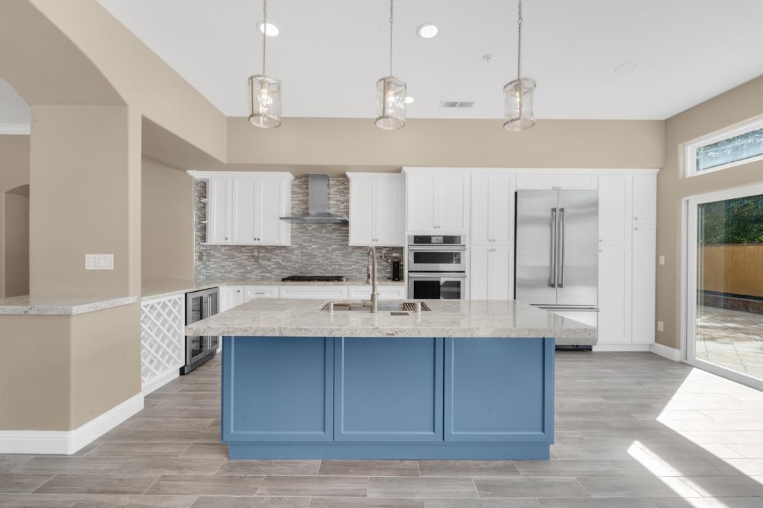 Detail Gallery Image 10 of 33 For 15 Stony Brook Cir, Salinas,  CA 93906 - 4 Beds | 3 Baths