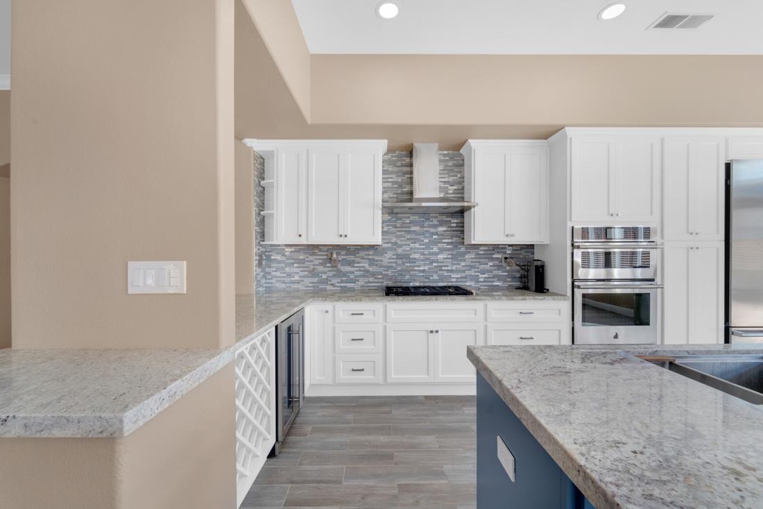 Detail Gallery Image 12 of 33 For 15 Stony Brook Cir, Salinas,  CA 93906 - 4 Beds | 3 Baths