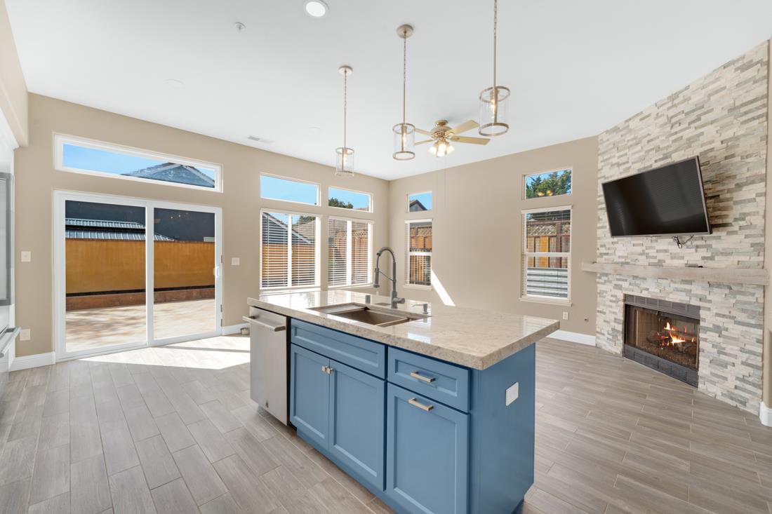 Detail Gallery Image 14 of 33 For 15 Stony Brook Cir, Salinas,  CA 93906 - 4 Beds | 3 Baths