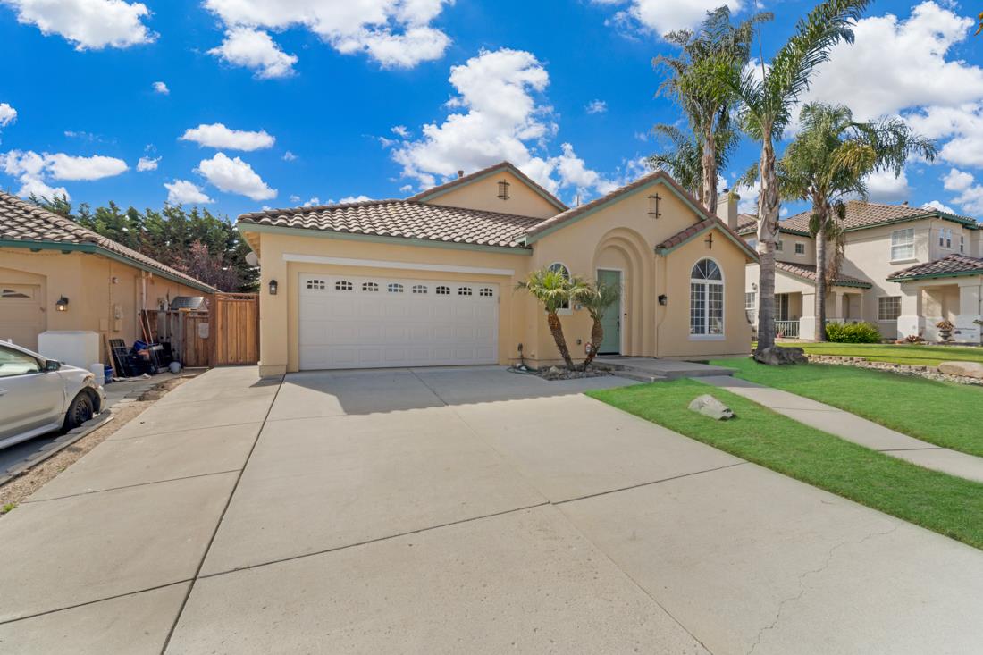 Detail Gallery Image 2 of 33 For 15 Stony Brook Cir, Salinas,  CA 93906 - 4 Beds | 3 Baths