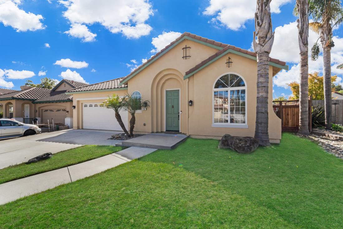 Detail Gallery Image 3 of 33 For 15 Stony Brook Cir, Salinas,  CA 93906 - 4 Beds | 3 Baths