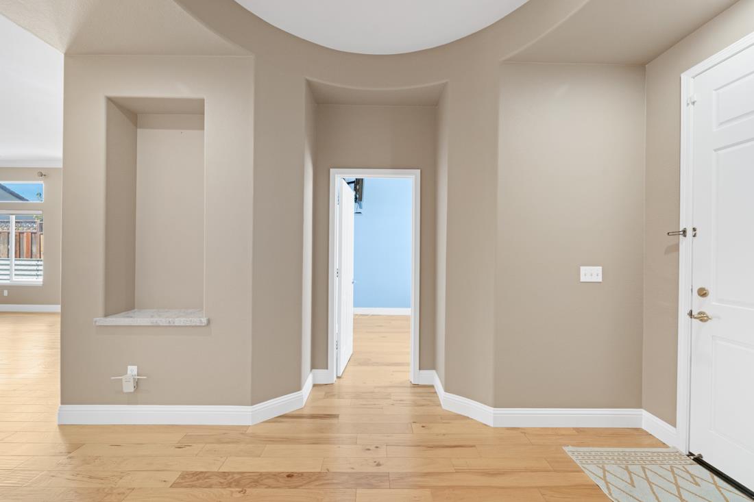 Detail Gallery Image 5 of 33 For 15 Stony Brook Cir, Salinas,  CA 93906 - 4 Beds | 3 Baths