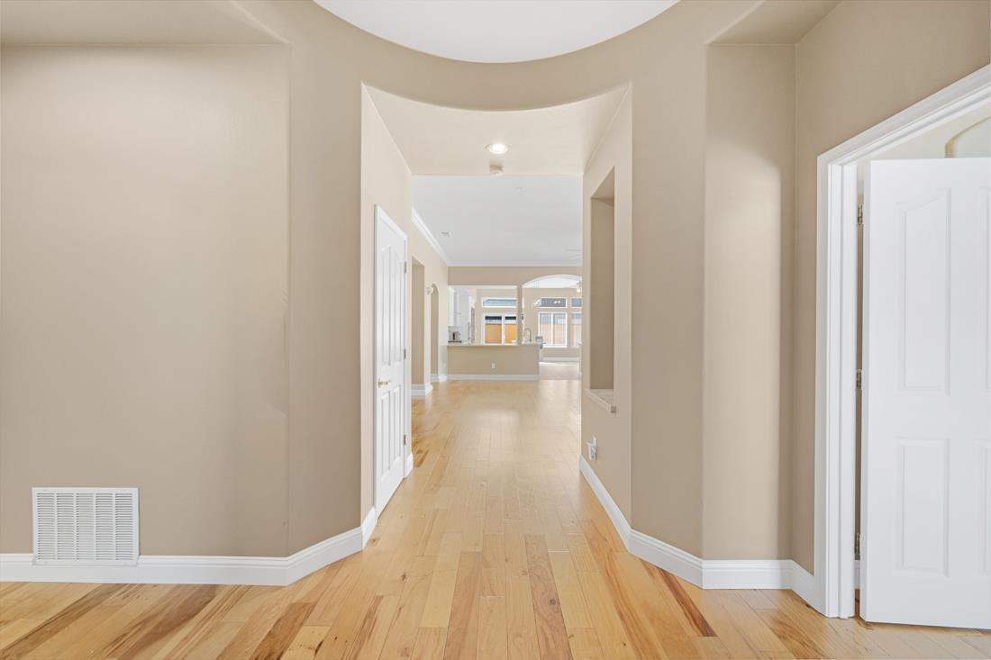 Detail Gallery Image 6 of 33 For 15 Stony Brook Cir, Salinas,  CA 93906 - 4 Beds | 3 Baths